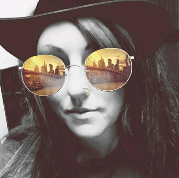 Meet your Posher, Jen - Picture 1 of 1